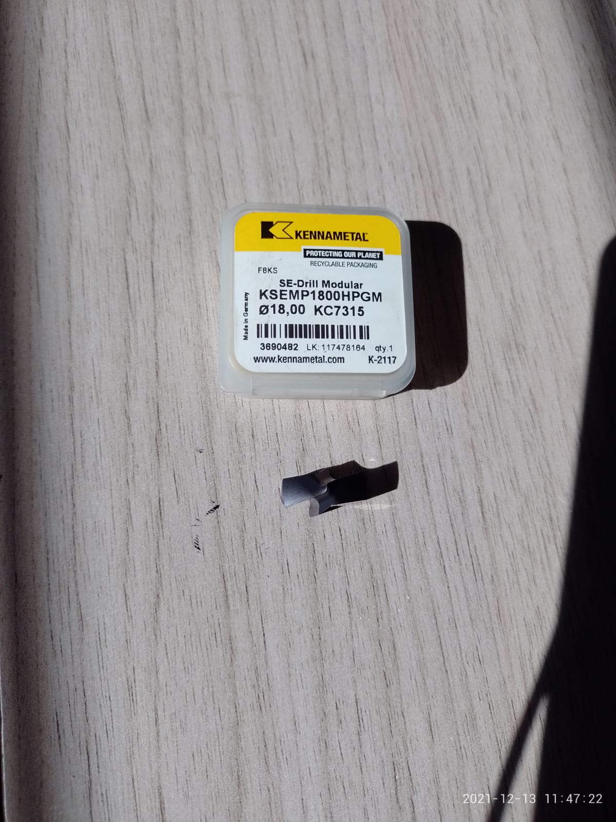 BG0171-placas_de_corte_planas_con_ranura_para_virutas_ksemp1800hpgm_kc7315_marca_kennametal_