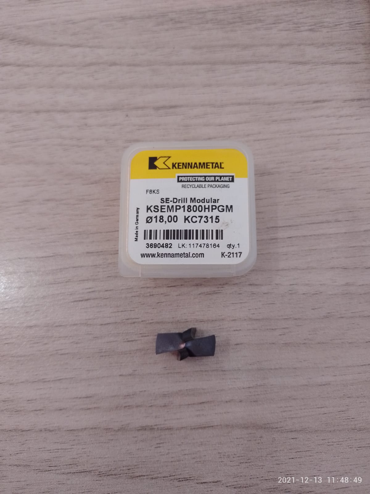 BG0172-placas_de_corte_planas_con_ranura_para_virutas_ksemp1800hpgm_kc7315_marca_kennametal_