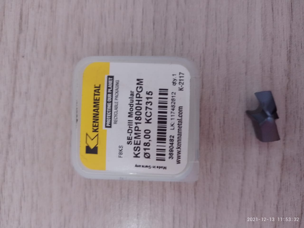 BG0175-placas_de_corte_planas_con_ranura_para_virutas_ksemp1800hpgm_kc7315_marca_kennametal_